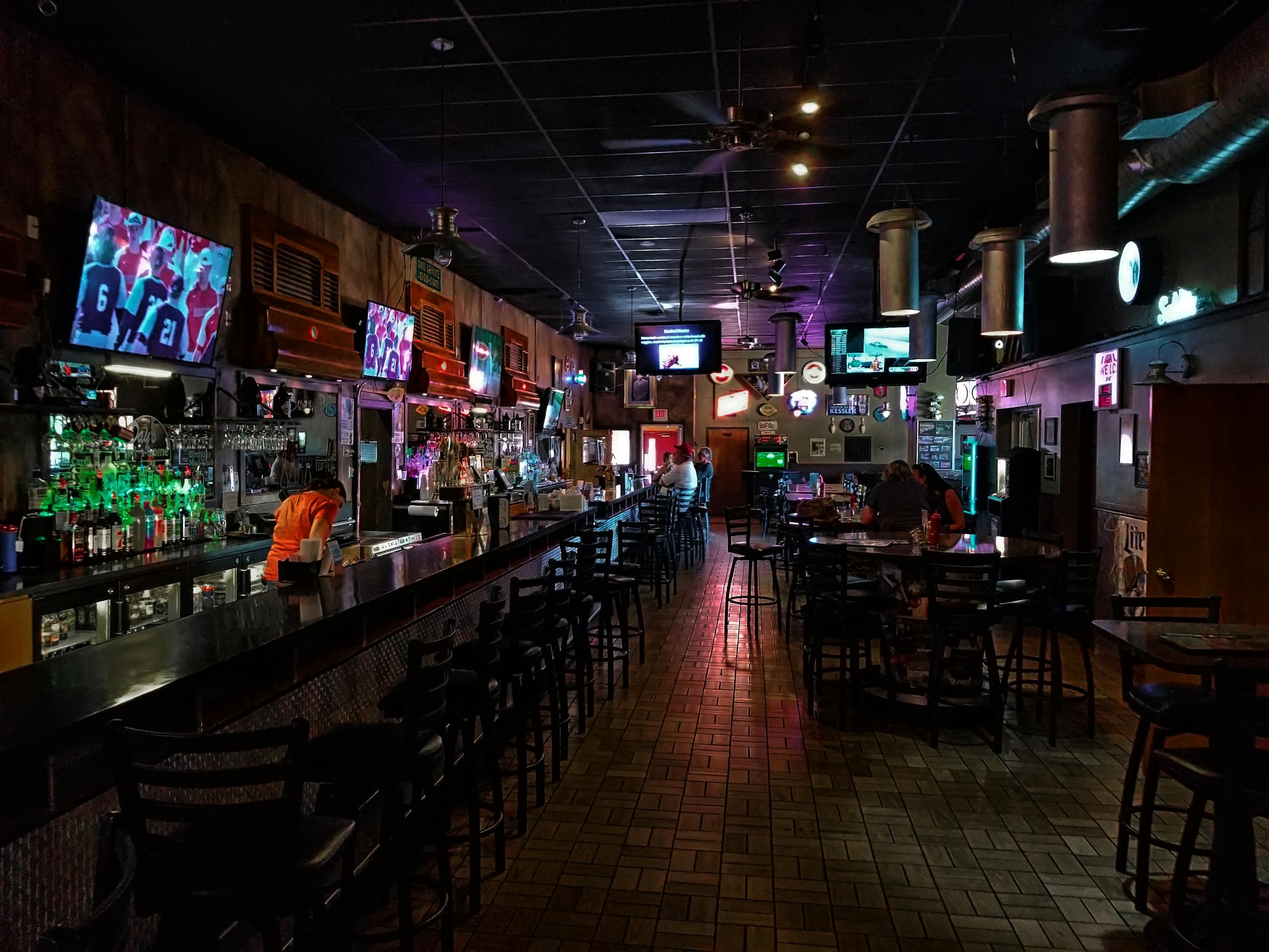 voyager a prague bars sports