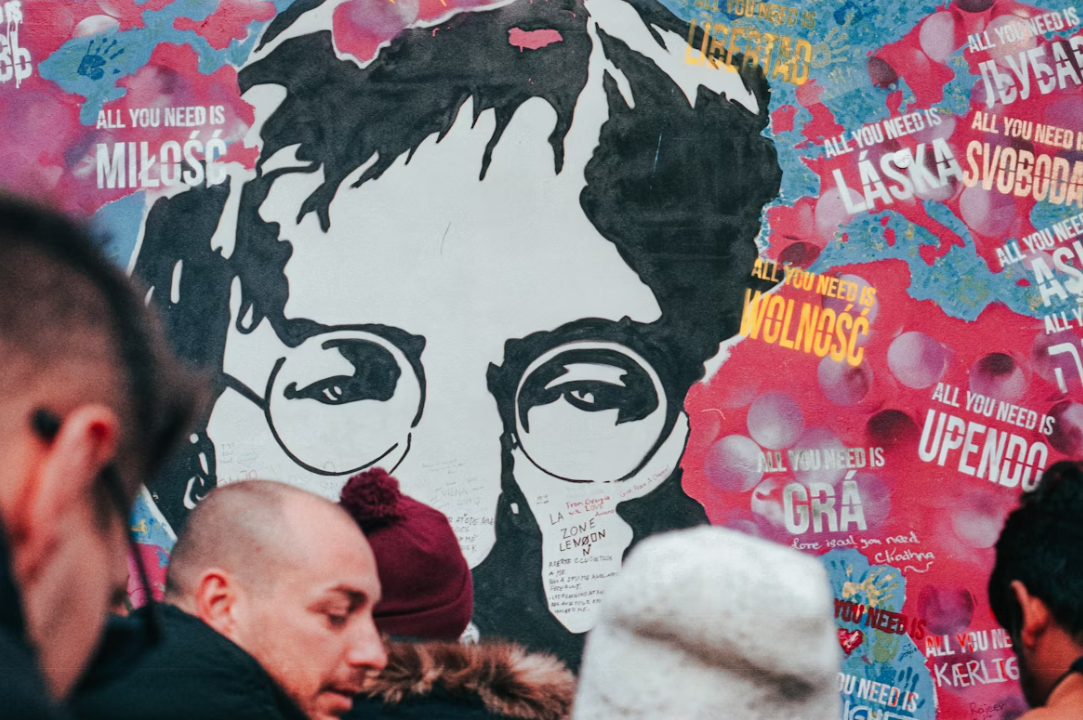 voyager a prague mur john lennon